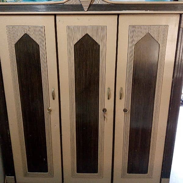 Used cupboard with queen size bed 0