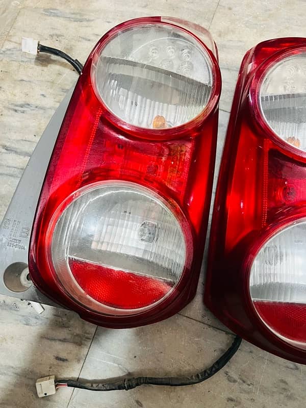 toyota passo 12-13 rear lights 4