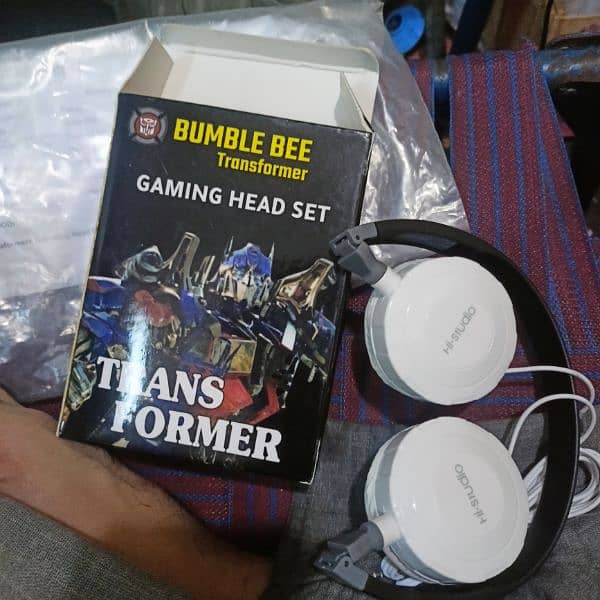 bumblebee gaming headphones with high quality sound and NC 3