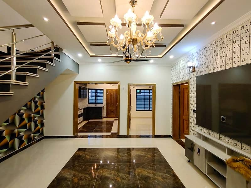 7 Marla Extreme Level House For Rent in Bahria Town Phase 8 3