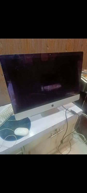 Apple iMac 2017, 21 inch 1 TB ssd 8 gb ram in 10/10 condition 1