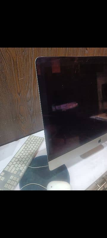 Apple iMac 2017, 21 inch 1 TB ssd 8 gb ram in 10/10 condition 2