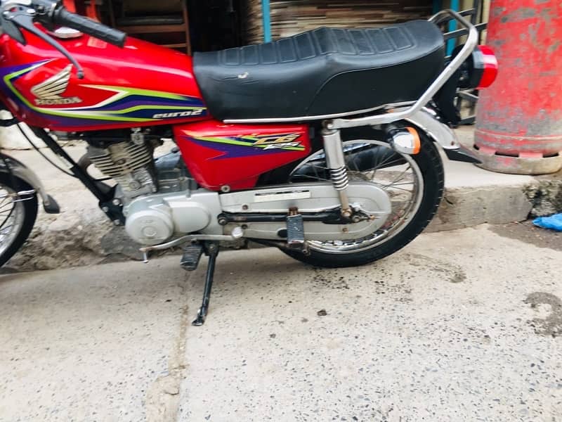 Honda CG 125 MZD number 17model Red 2