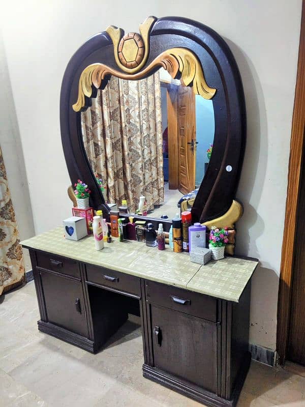 dressing table with Utensil cupboard 0