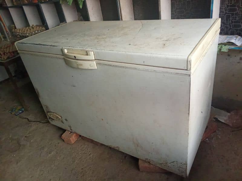 deep freezer in good condition 0