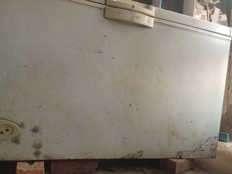 deep freezer in good condition 1