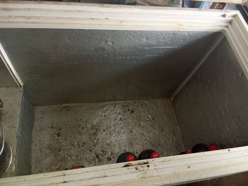 deep freezer in good condition 2