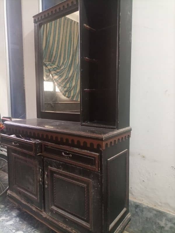 urgent sale ---dressing table and showcase 3