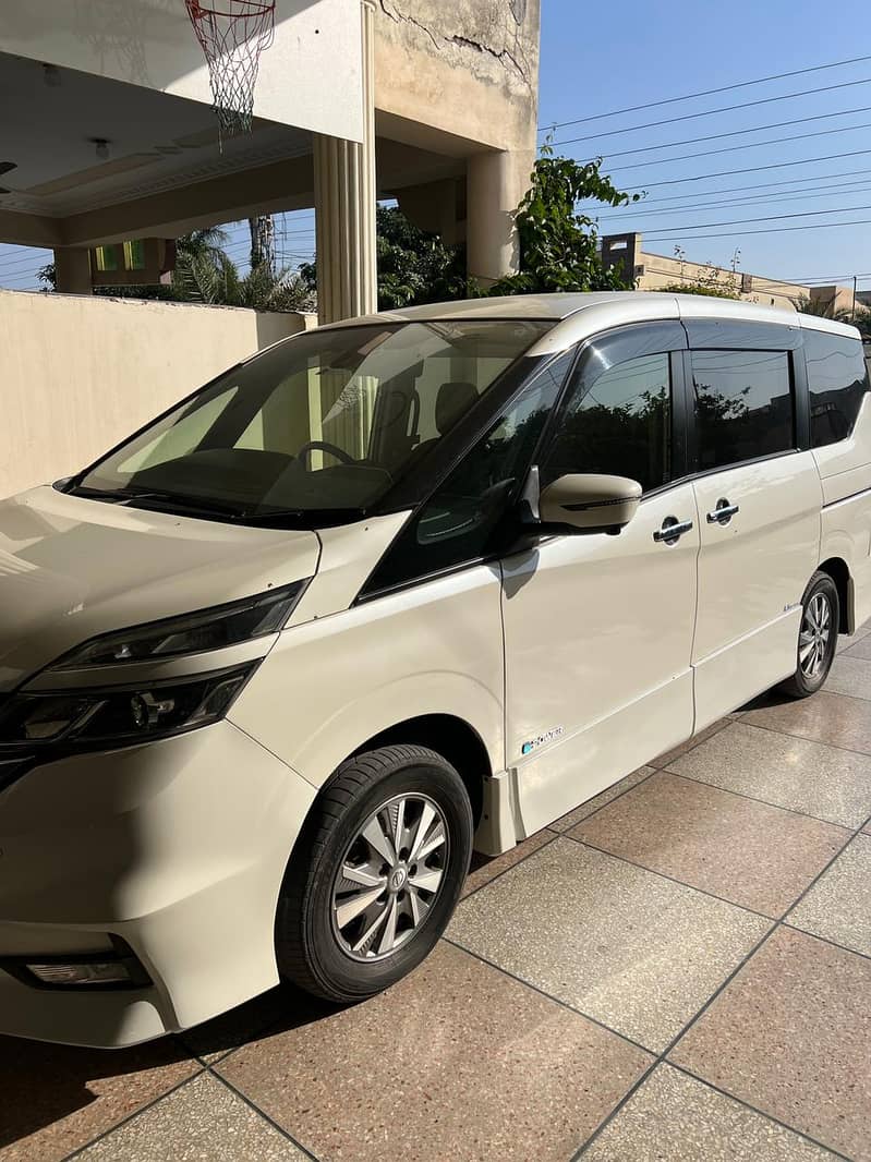 Nissan Serena e-POWER Highway Star 2018 1