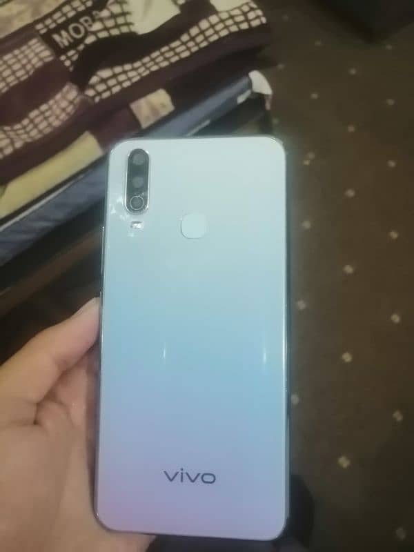 VIVO Y17 2