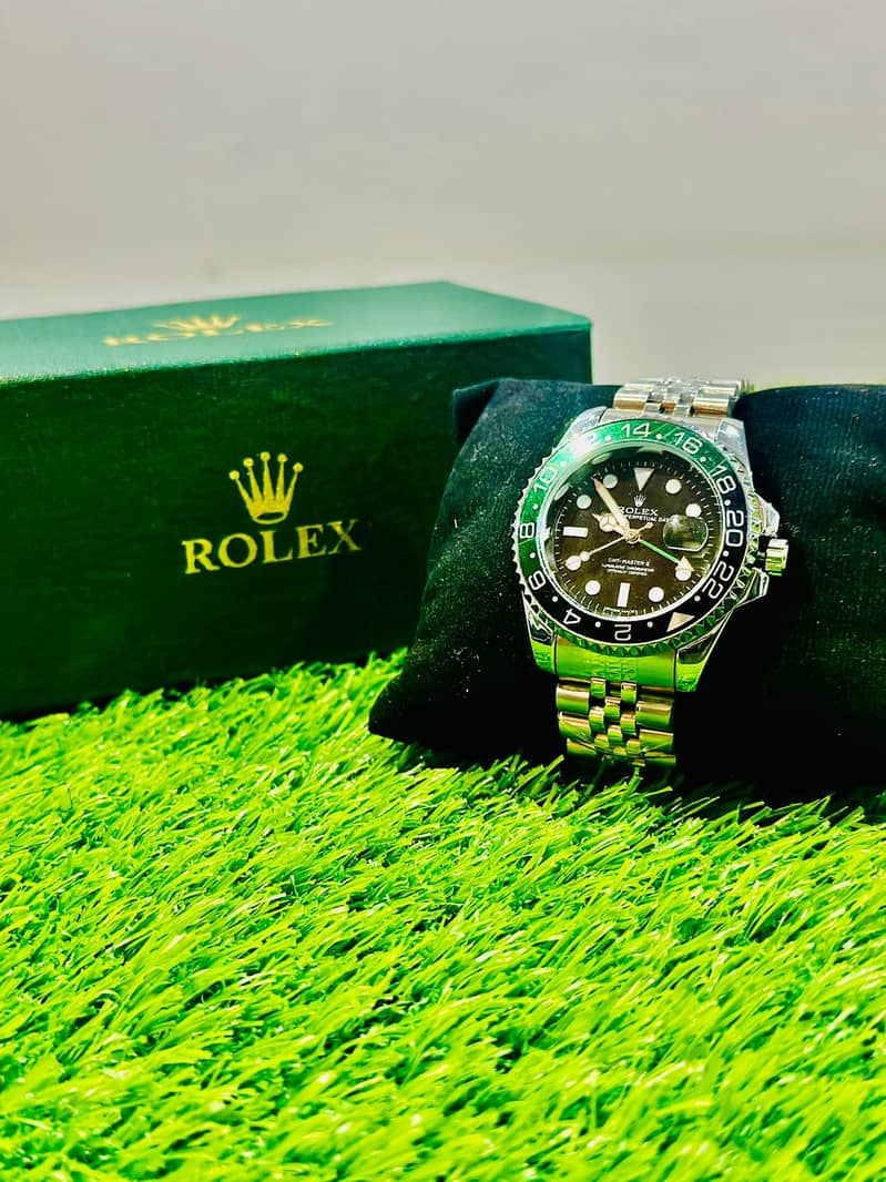 Rolex GMT Master Two Tone Black Dial Chain Strapped Submariner Watch 0