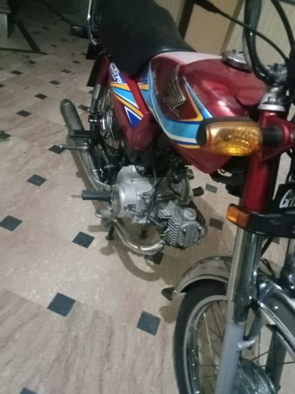 Honda 70 19 model new condition 3