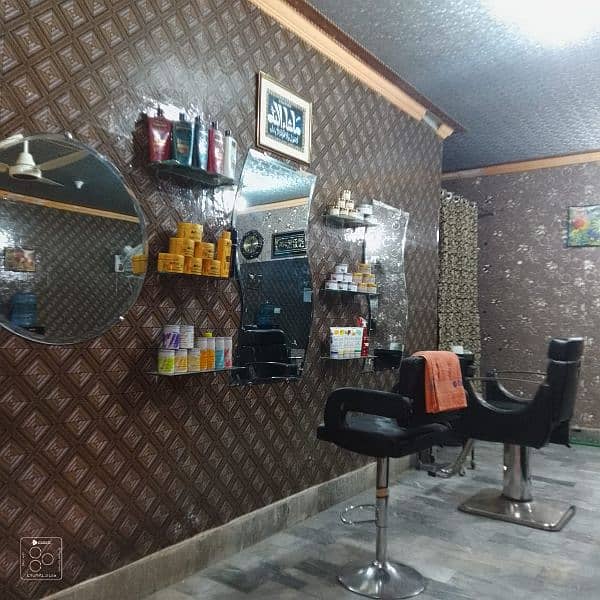 Beauty Parlour For Sale for Running Condition 0