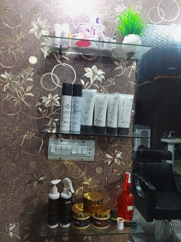 Beauty Parlour For Sale for Running Condition 2