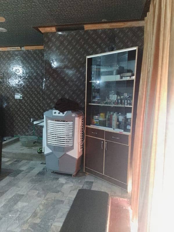 Beauty Parlour For Sale for Running Condition 4