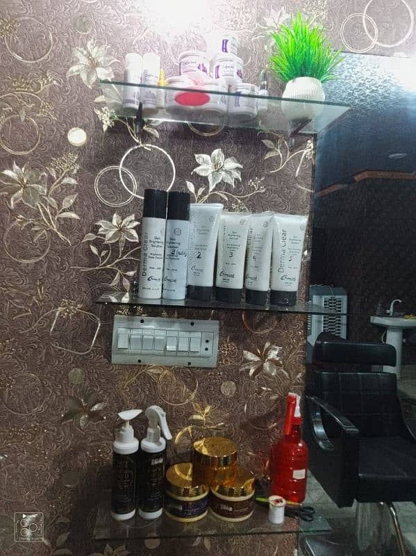 Beauty Parlour For Sale for Running Condition 7