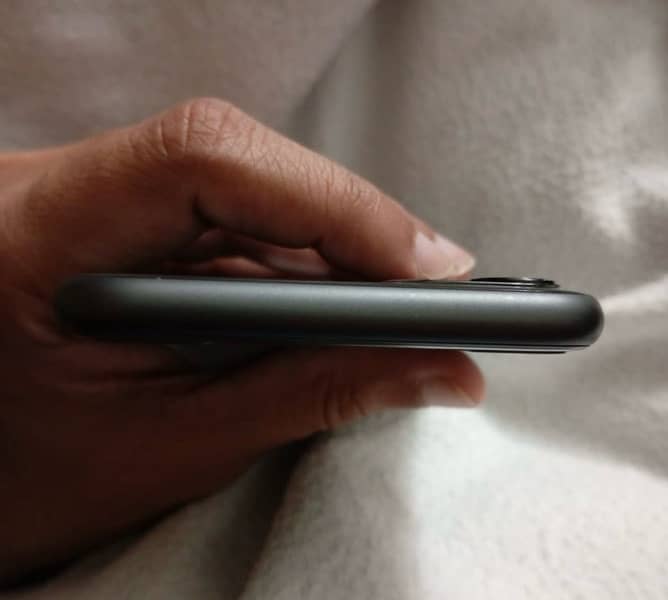 iPhone 11 128 GB Factory Unlock Non PTA 6