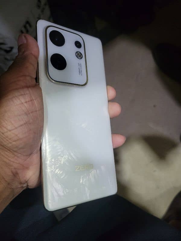 Infinix Zero 30 16/256 with box & charger in 4 months warranty 2