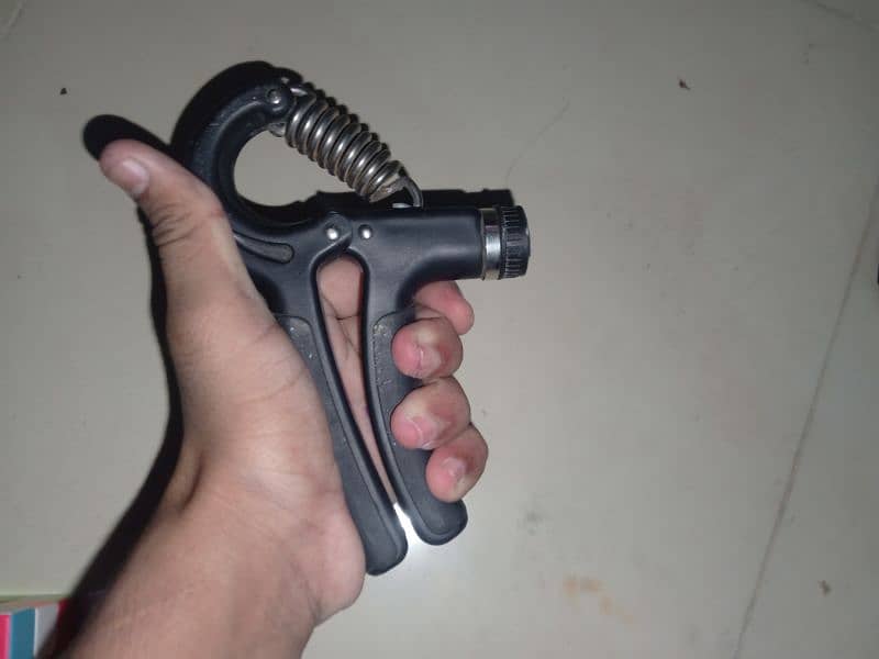 hand gripper sale urgent home delivery or bhi item sale kar raha hu id 0