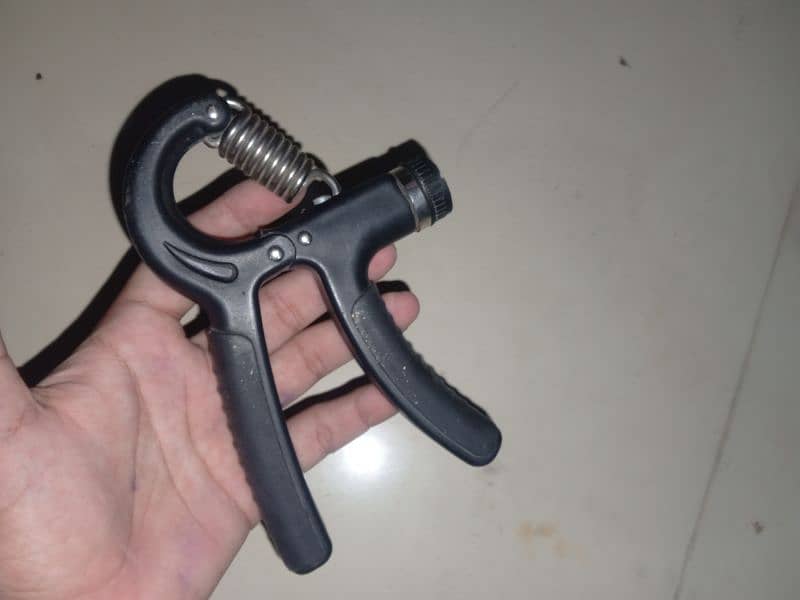 hand gripper sale urgent home delivery or bhi item sale kar raha hu id 1