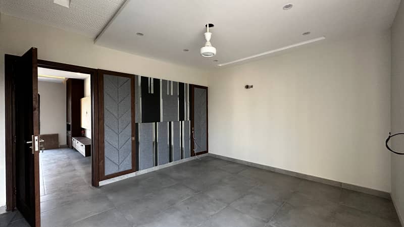 10 Marla Beautiful House With Basement Available For Rent In Lake City Sector M2A 14