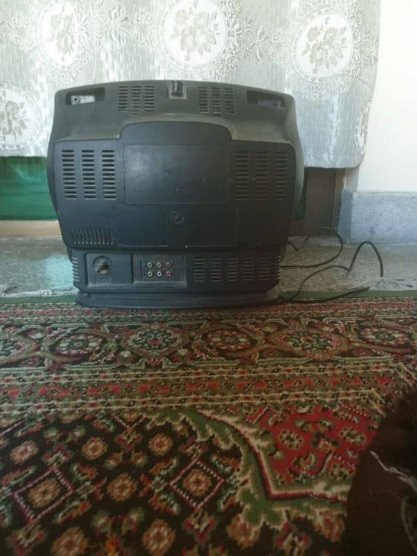 LG TV in good condition 3