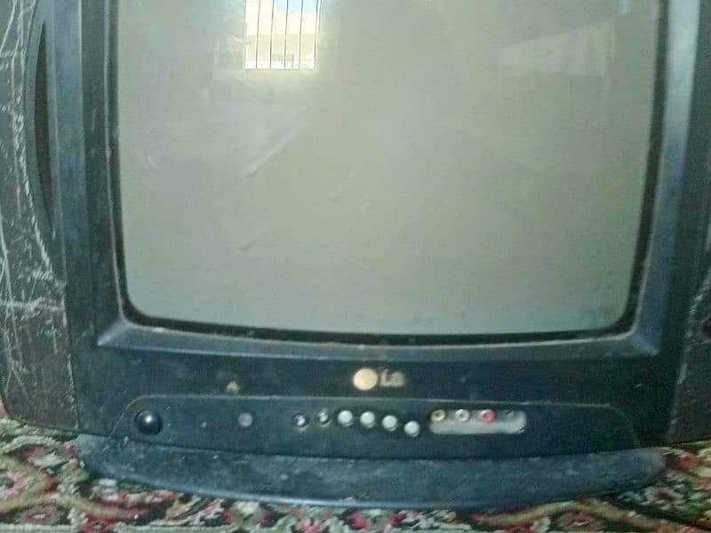 LG TV in good condition 6