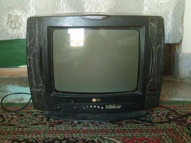 LG TV in good condition 7