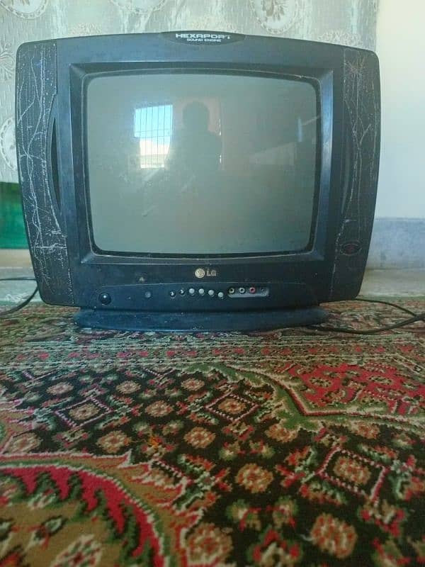 LG TV in good condition 9