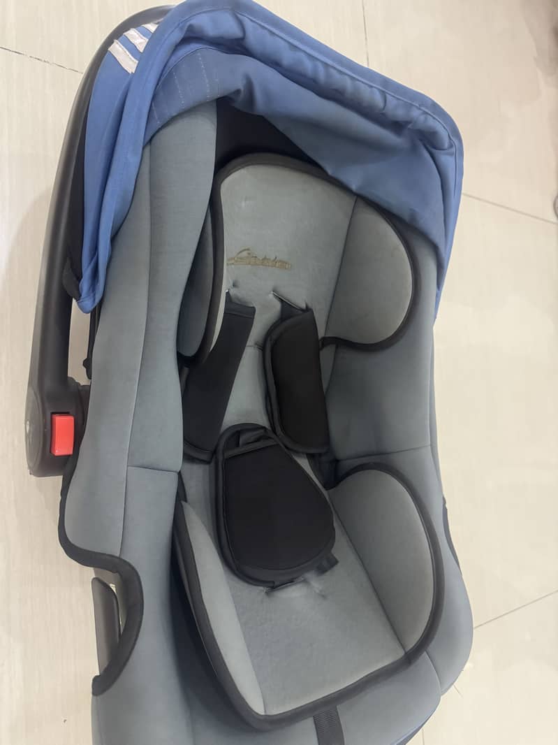 Car Seat + Carry Cot with Rocker 1