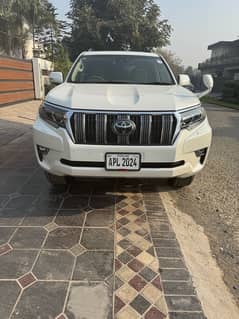 PRADO PEARL WHITE TX SUNROOF 7 SEATER BEIGE ROOM