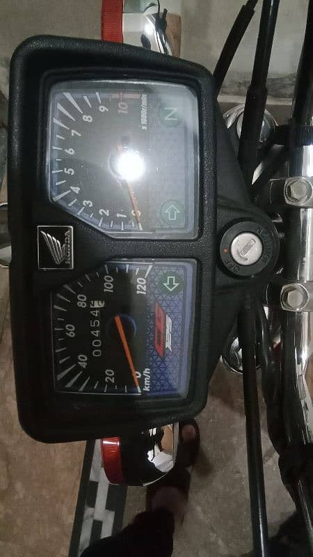 Honda 125 2025 model shoroowm condition contact num 03258803707 5