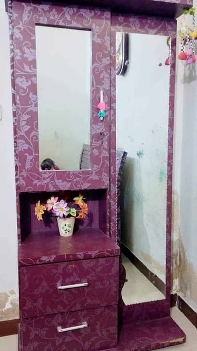 Sliding door dressing table