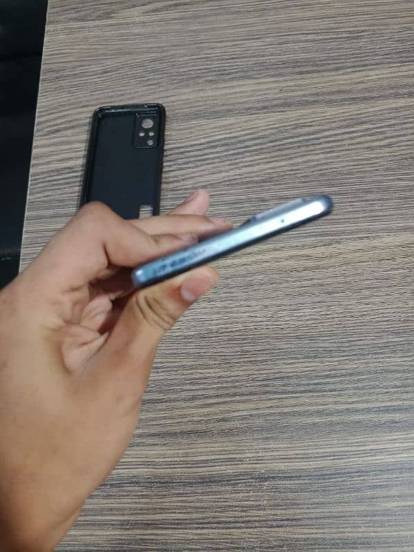 vivo v21 8Gb ram 4