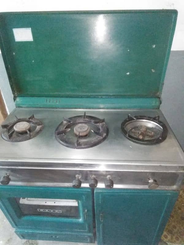 Canon Cooking range with 3 burner and oven. 0