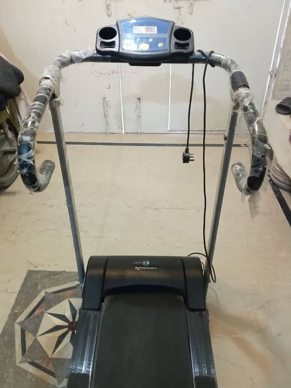 Treadmill hi performance slightly used 100 kg sorted 3