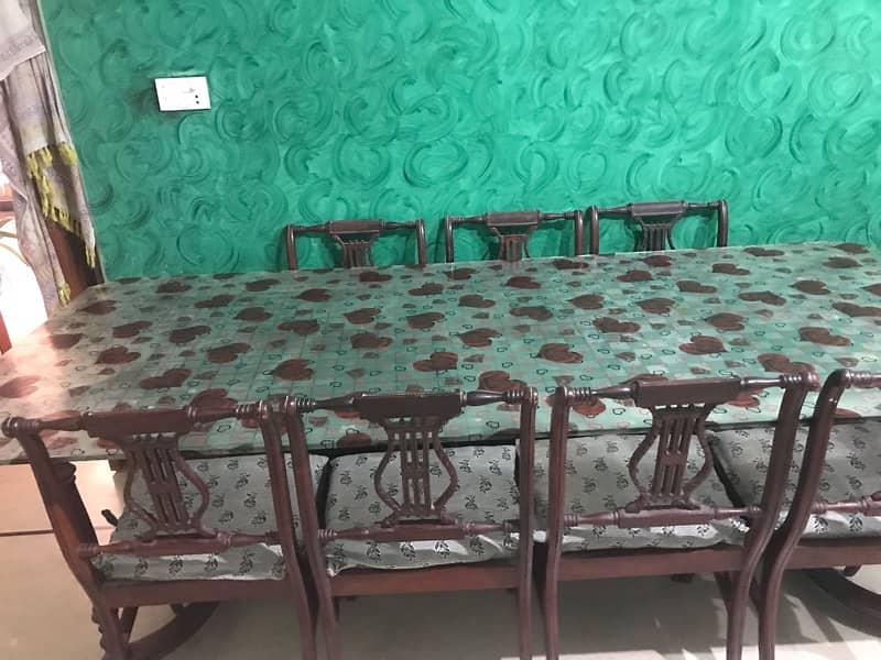 Dining table available  for sale 5