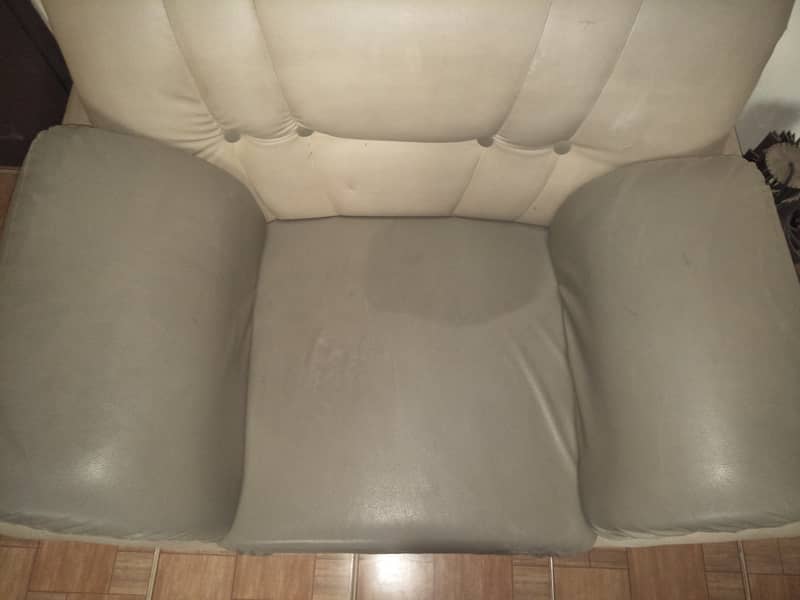 5 seater rexine used sofa set in 7/10 condition. Price negotiable 4