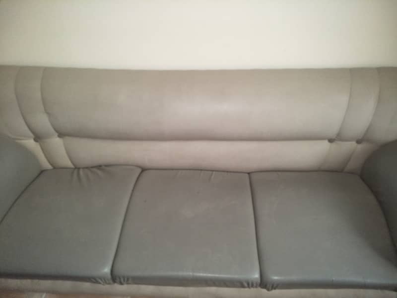 5 seater rexine used sofa set in 7/10 condition. Price negotiable 7