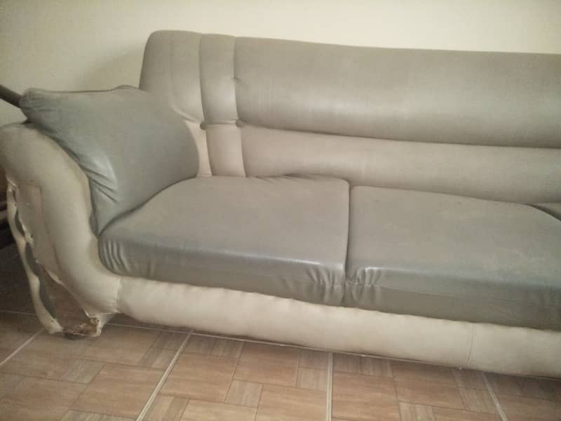 5 seater rexine used sofa set in 7/10 condition. Price negotiable 11