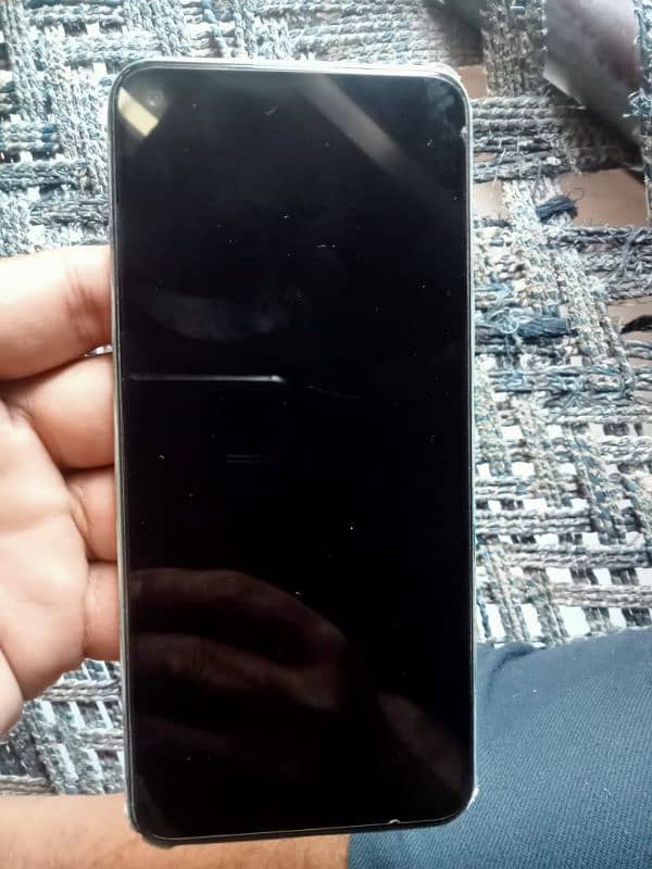 I am selling my phone Techno camon 17.6. 128. Koi Bhi masla Nahin Hai 4