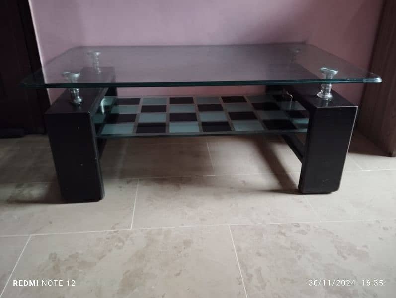 centre table good quality glass 1