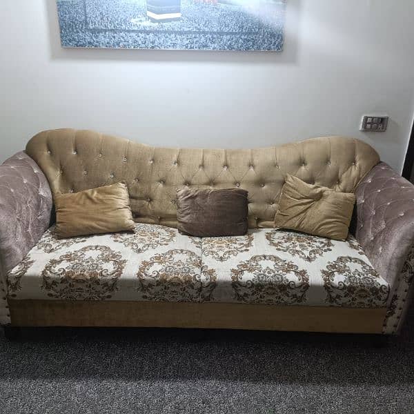 nice condition sofa 0