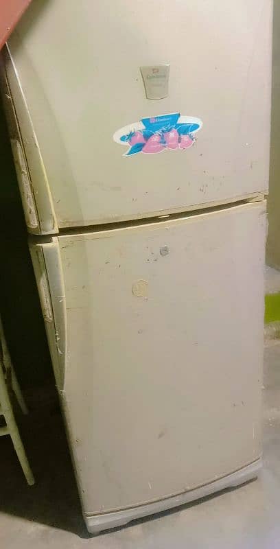 dewlance double door fridge in good condition 0