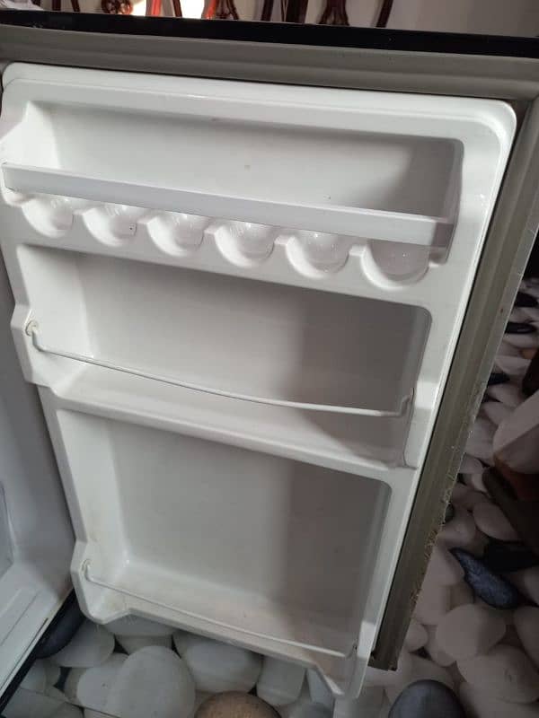 Mini freezer for urgent sale 4