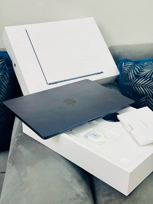 Macbook Air M2 15 Inch 8GB 256GB 3