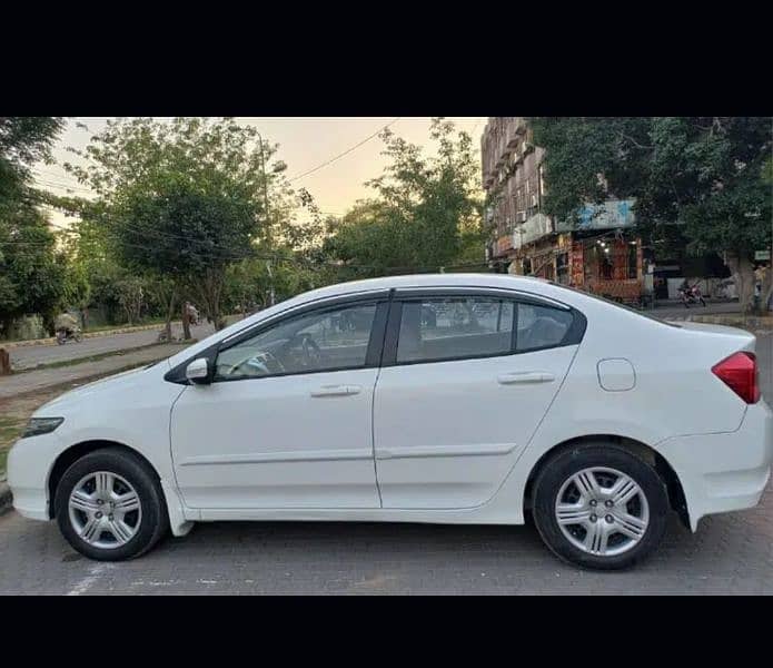 rent a car Lahore service available home use gadiyan all auto manual 2