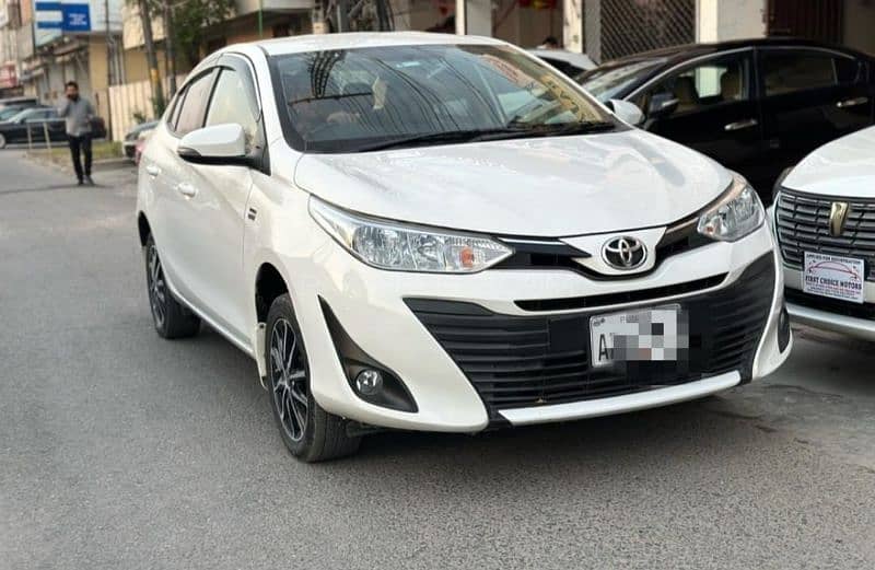 rent a car Lahore service available home use gadiyan all auto manual 3