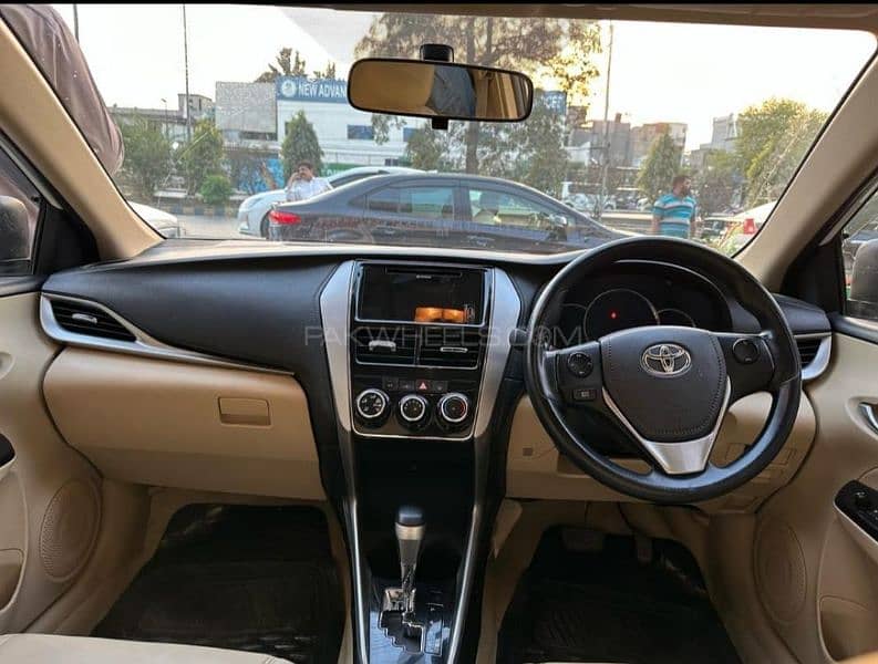 rent a car Lahore service available home use gadiyan all auto manual 4