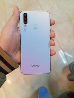 Vivo Y17 2020 8//256 All ok B's glass mein hair line crack hai